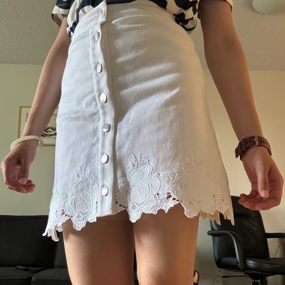 Club Monaco broderie anglaise skirt size 0